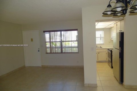 Condo in Hollywood, Florida, 1 bedroom  № 1794795 - photo 7