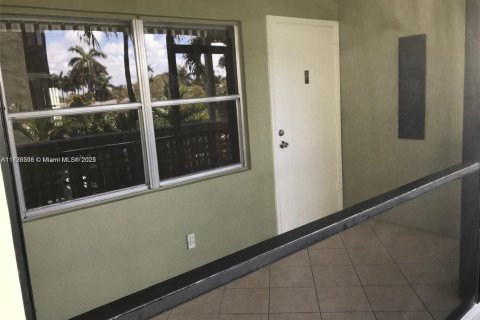 Condo in Hollywood, Florida, 1 bedroom  № 1794795 - photo 4