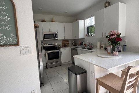 Townhouse in Homestead, Florida 3 bedrooms, 133.97 sq.m. № 1748127 - photo 5