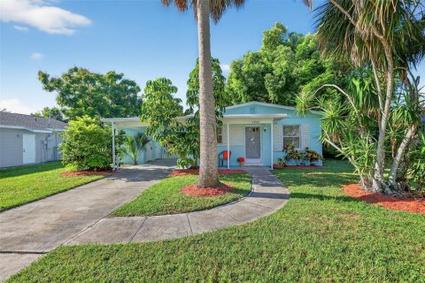 Casa en venta en Mount Dora, Florida, 3 dormitorios, 85.47 m2 № 1903638 - foto 1