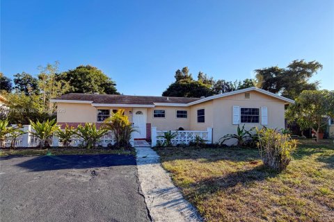 Villa ou maison à North Lauderdale, Floride 5 chambres, 137.5 m2 № 2040219