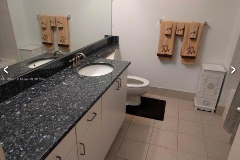Condo in West Palm Beach, Florida, 2 bedrooms  № 1857091 - photo 10