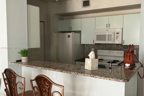 Condo in West Palm Beach, Florida, 2 bedrooms  № 1857091 - photo 11