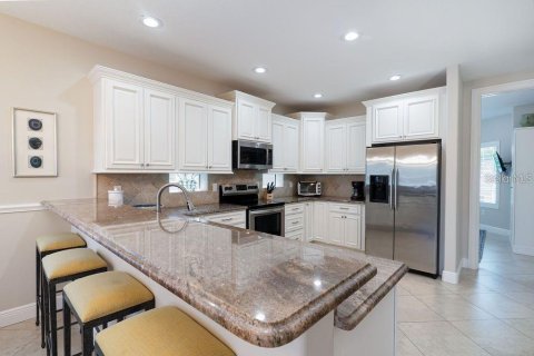 House in Holmes Beach, Florida 6 bedrooms, 273.78 sq.m. № 2099453 - photo 11