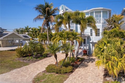 House in Holmes Beach, Florida 6 bedrooms, 273.78 sq.m. № 2099453 - photo 3