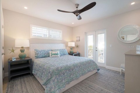 House in Holmes Beach, Florida 6 bedrooms, 273.78 sq.m. № 2099453 - photo 26