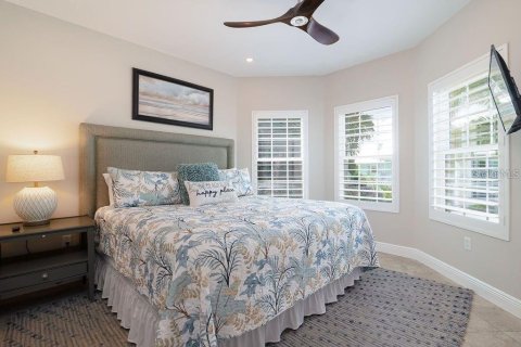 House in Holmes Beach, Florida 6 bedrooms, 273.78 sq.m. № 2099453 - photo 19