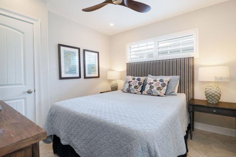 House in Holmes Beach, Florida 6 bedrooms, 273.78 sq.m. № 2099453 - photo 29