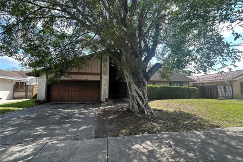 Дом в Майами, Флорида 4 спальни, 158.96м2 № 2049685