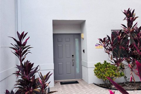 Condominio en venta en Plantation, Florida, 3 dormitorios, 139.73 m2 № 2017785 - foto 2