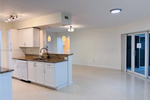 Condominio en venta en Plantation, Florida, 3 dormitorios, 139.73 m2 № 2017785 - foto 8