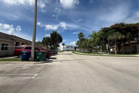Condo in Homestead, Florida, 2 bedrooms  № 1888917 - photo 11