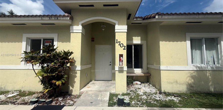 Condo in Homestead, Florida, 2 bedrooms № 1888917