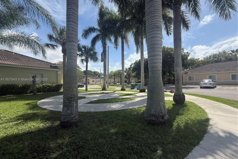 Condo in Homestead, Florida, 2 bedrooms  № 1888917 - photo 13
