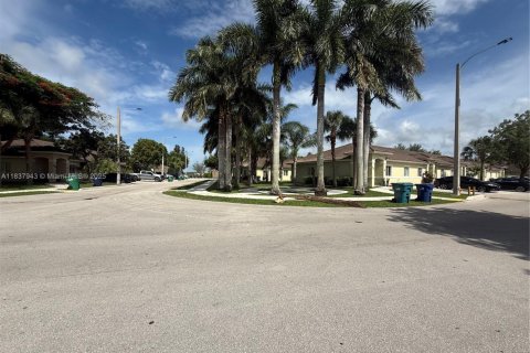 Condo in Homestead, Florida, 2 bedrooms  № 1888917 - photo 12