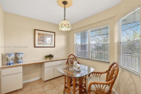 Copropriété à vendre à Pembroke Pines, Floride: 2 chambres, 125.51 m2 № 2036337 - photo 12