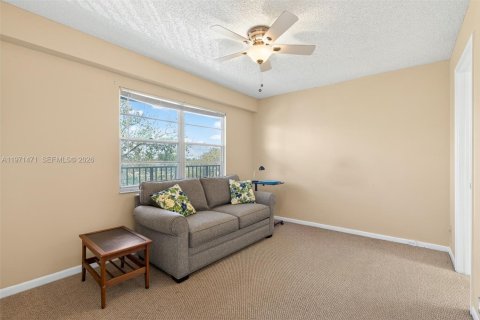 Copropriété à vendre à Pembroke Pines, Floride: 2 chambres, 125.51 m2 № 2036337 - photo 21