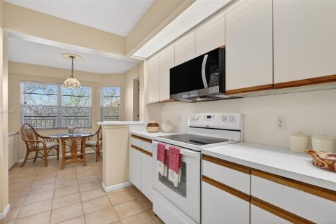 Copropriété à vendre à Pembroke Pines, Floride: 2 chambres, 125.51 m2 № 2036337 - photo 8