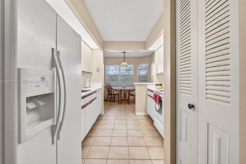 Copropriété à vendre à Pembroke Pines, Floride: 2 chambres, 125.51 m2 № 2036337 - photo 7
