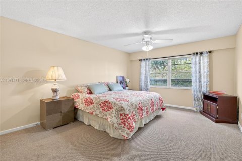 Copropriété à vendre à Pembroke Pines, Floride: 2 chambres, 125.51 m2 № 2036337 - photo 14