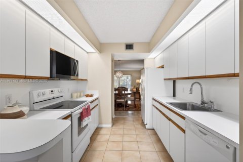 Copropriété à vendre à Pembroke Pines, Floride: 2 chambres, 125.51 m2 № 2036337 - photo 11