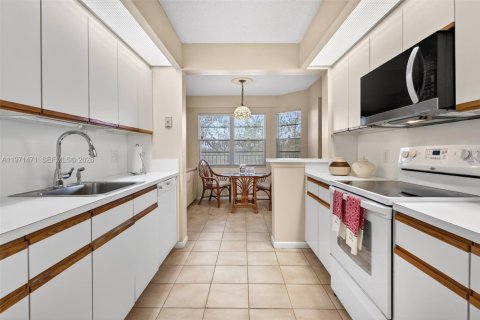 Copropriété à vendre à Pembroke Pines, Floride: 2 chambres, 125.51 m2 № 2036337 - photo 10