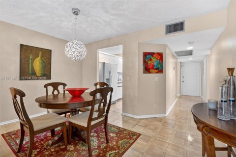 Copropriété à vendre à Pembroke Pines, Floride: 2 chambres, 125.51 m2 № 2036337 - photo 3