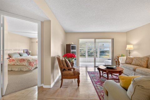 Copropriété à vendre à Pembroke Pines, Floride: 2 chambres, 125.51 m2 № 2036337 - photo 13