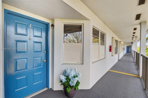 Copropriété à vendre à Pembroke Pines, Floride: 2 chambres, 125.51 m2 № 2036337 - photo 2