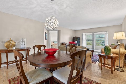 Copropriété à vendre à Pembroke Pines, Floride: 2 chambres, 125.51 m2 № 2036337 - photo 4