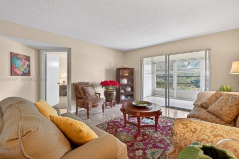Copropriété à vendre à Pembroke Pines, Floride: 2 chambres, 125.51 m2 № 2036337 - photo 6