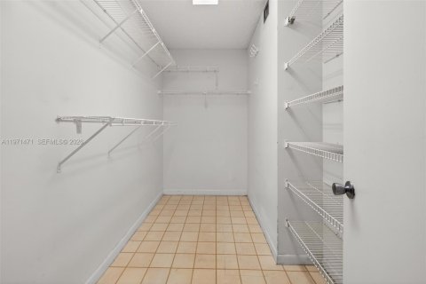 Copropriété à vendre à Pembroke Pines, Floride: 2 chambres, 125.51 m2 № 2036337 - photo 24