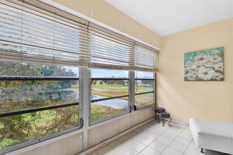 Copropriété à vendre à Pembroke Pines, Floride: 2 chambres, 125.51 m2 № 2036337 - photo 27