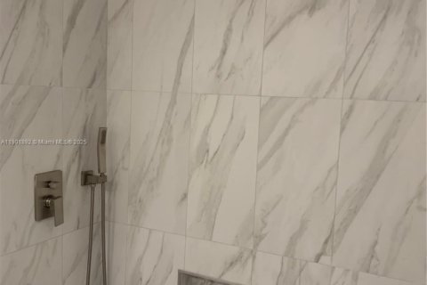 Condo in Stuart, Florida, 2 bedrooms  № 1953822 - photo 18