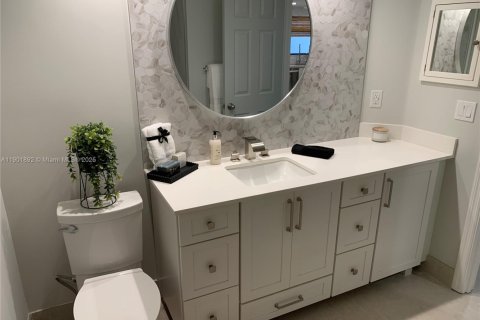 Condo in Stuart, Florida, 2 bedrooms  № 1953822 - photo 16