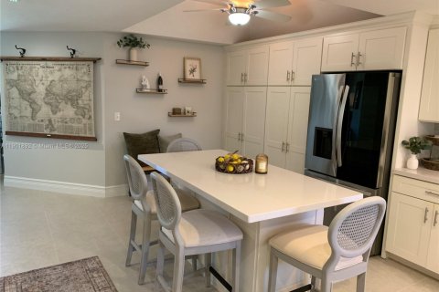 Condo in Stuart, Florida, 2 bedrooms  № 1953822 - photo 5