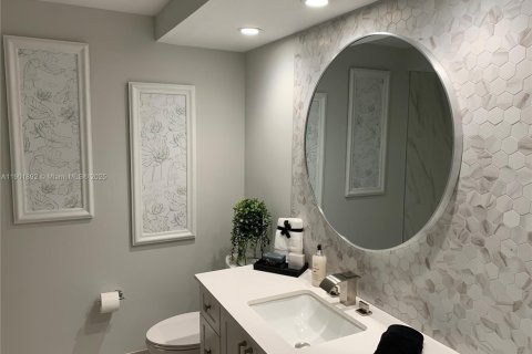 Condo in Stuart, Florida, 2 bedrooms  № 1953822 - photo 15