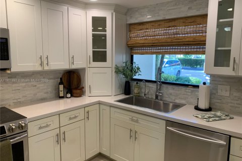 Condo in Stuart, Florida, 2 bedrooms  № 1953822 - photo 7