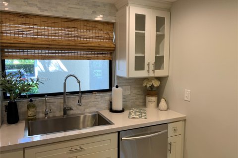 Condo in Stuart, Florida, 2 bedrooms  № 1953822 - photo 9