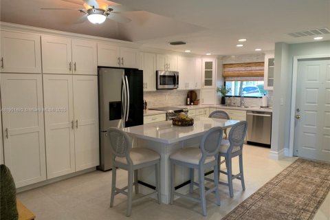 Condo in Stuart, Florida, 2 bedrooms  № 1953822 - photo 10