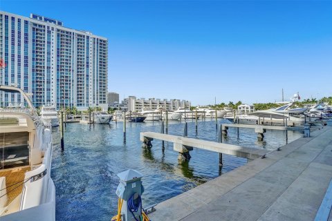 Copropriété à vendre à North Miami Beach, Floride: 2 chambres, 161.28 m2 № 1941603 - photo 30