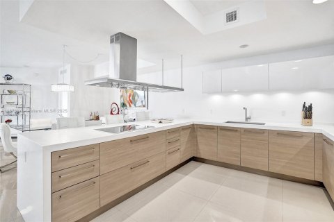 Copropriété à vendre à North Miami Beach, Floride: 2 chambres, 161.28 m2 № 1941603 - photo 16