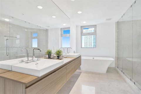 Copropriété à vendre à North Miami Beach, Floride: 2 chambres, 161.28 m2 № 1941603 - photo 27
