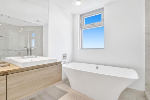 Copropriété à vendre à North Miami Beach, Floride: 2 chambres, 161.28 m2 № 1941603 - photo 28