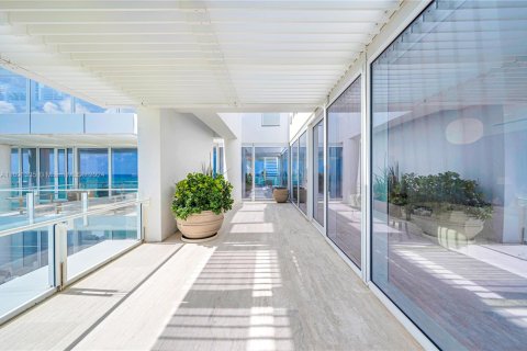 Copropriété à vendre à Surfside, Floride: 5 chambres, 514.21 m2 № 1942804 - photo 19