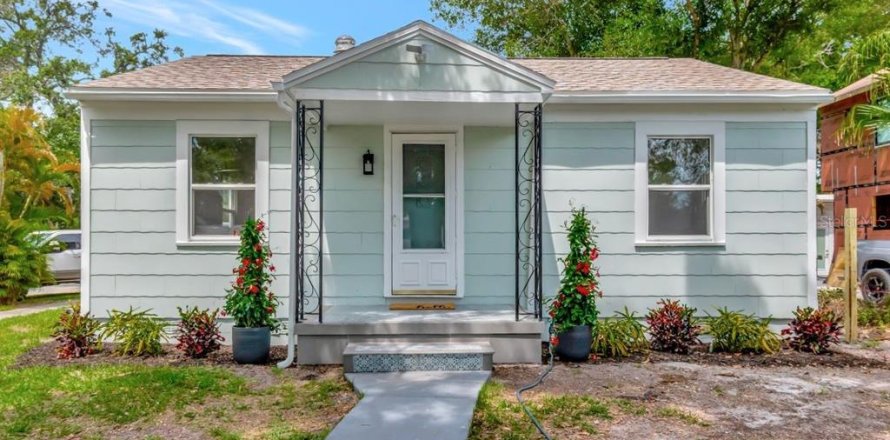 Villa ou maison à Gulfport, Floride 4 chambres, 130.43 m2 № 2102381