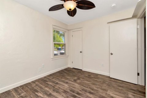 Villa ou maison à louer à Gulfport, Floride: 4 chambres, 130.43 m2 № 2102381 - photo 25