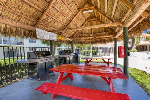 Condo in Pinecrest, Florida, 1 bedroom № 2269344 - photo 24