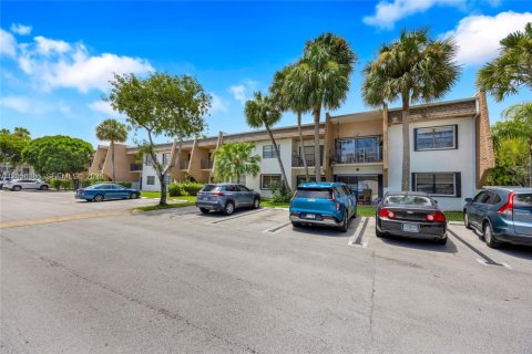 Condo in Pinecrest, Florida, 1 bedroom № 2269344 - photo 4