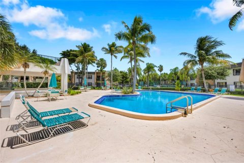 Condo in Pinecrest, Florida, 1 bedroom № 2269344 - photo 18